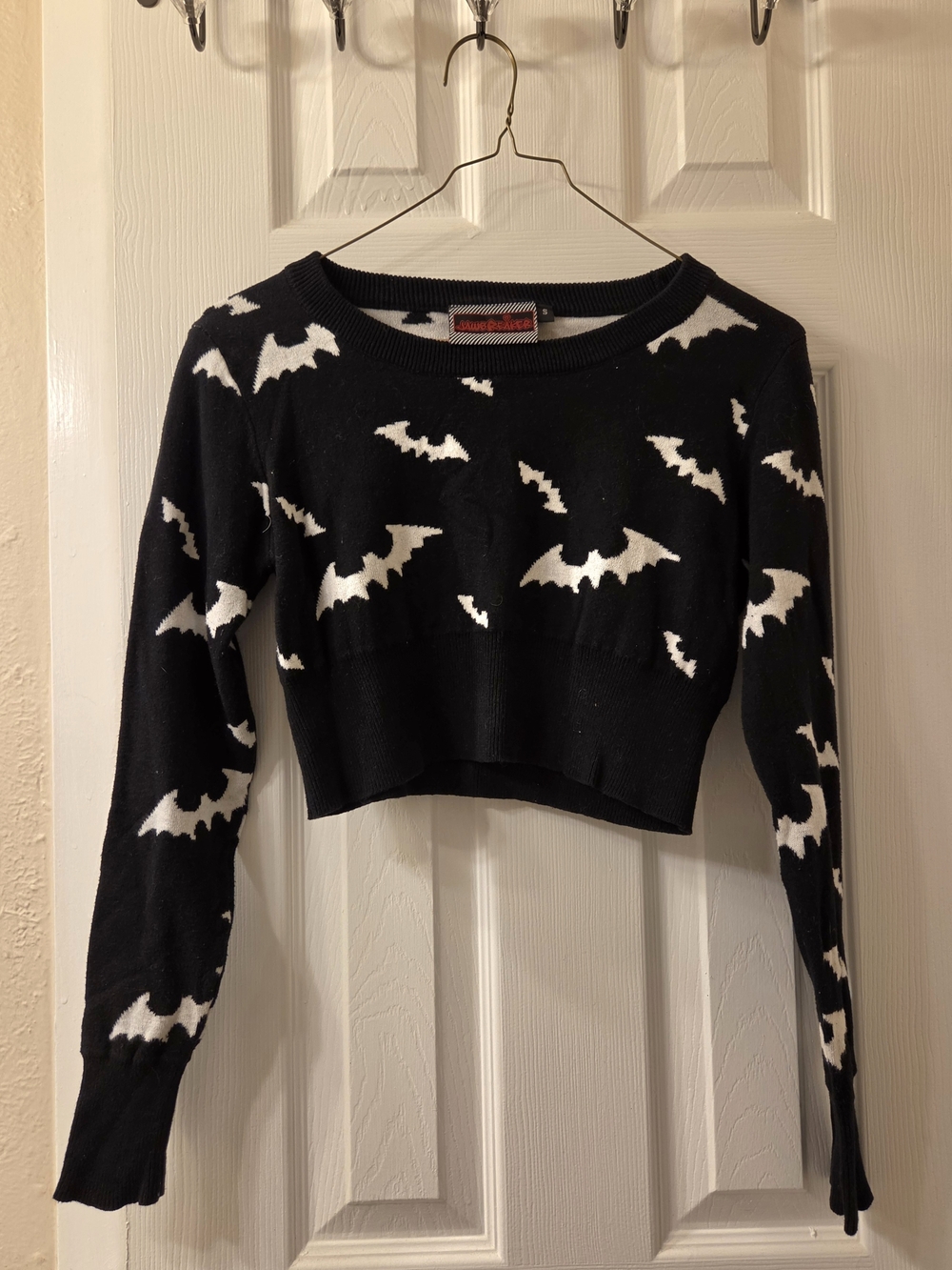Black Bat-Print Cropped Sweater Top - Women